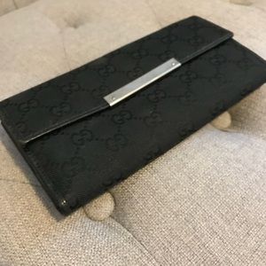 **GUCCI** Authentic wallet